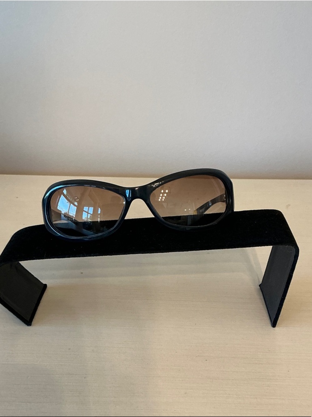 Authentic, DKNY Dark Dark Gray Sunglasses with Brown Gradient Lenses